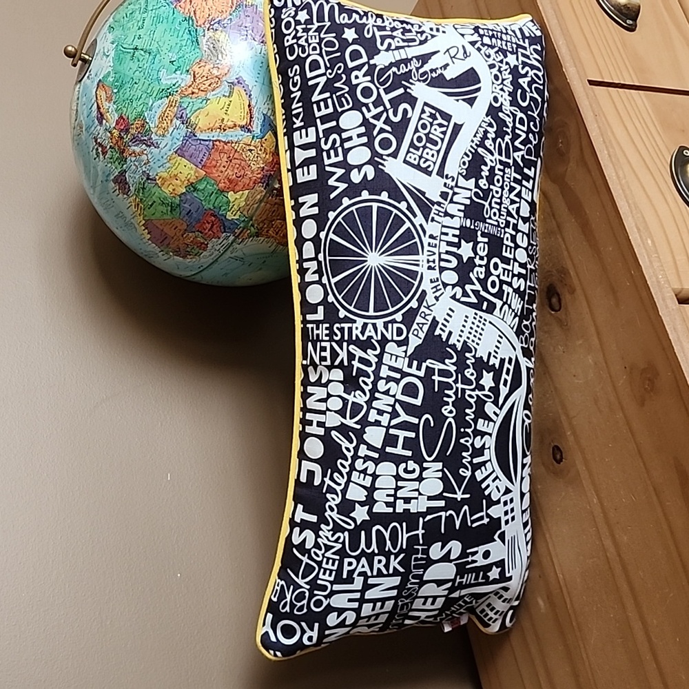 Ben de Lisi London lumbar pillow